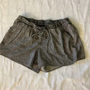 Elegant Black and White Striped Shorts With Side Pockets